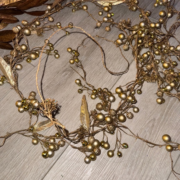 LCopper Laurel Leaf Garland with Gold Beaded Garland – Elegant Holiday Décor - Picture 6 of 8